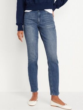 Old Navy High-Rise Wow Straight Jeans in Medium Blue Wash